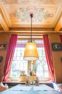 Schnürschuhinnen (2) down